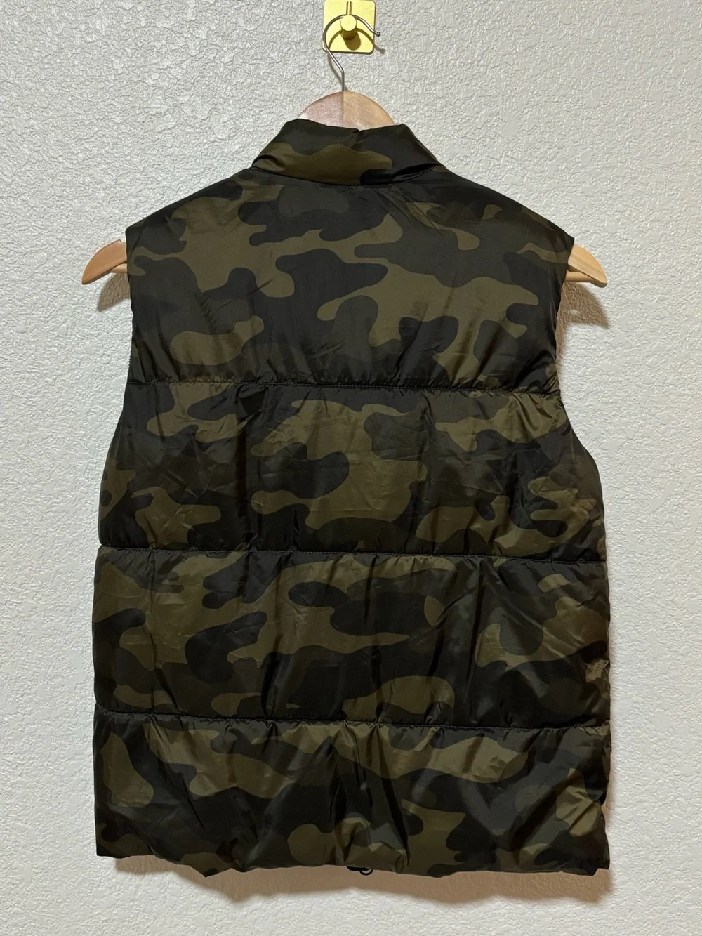 Old Navy Kids Camo Puffer Vest Size L 10-12 Green Black